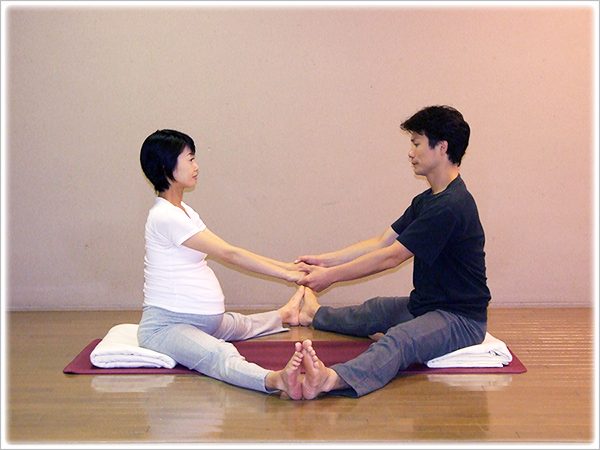 マタニティペアヨガ